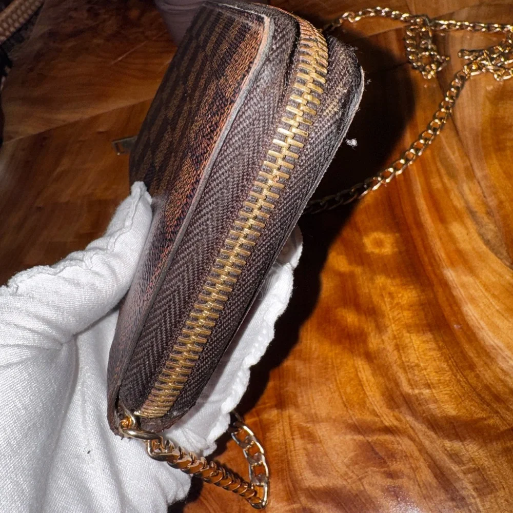 Louis Vuitton
Vintage 2011 Zippy Wallet - Picture 15 of 15